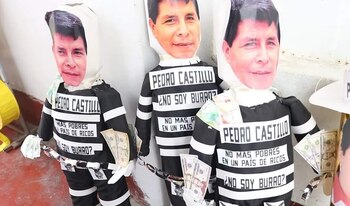 Muñeco del exmandatario enmarrocado y