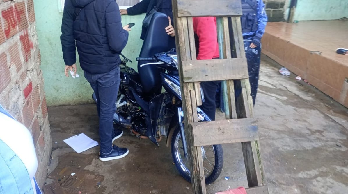 En los allanamientos hubo un detenido de 19 años y dos adolescentes demorados. Gentileza