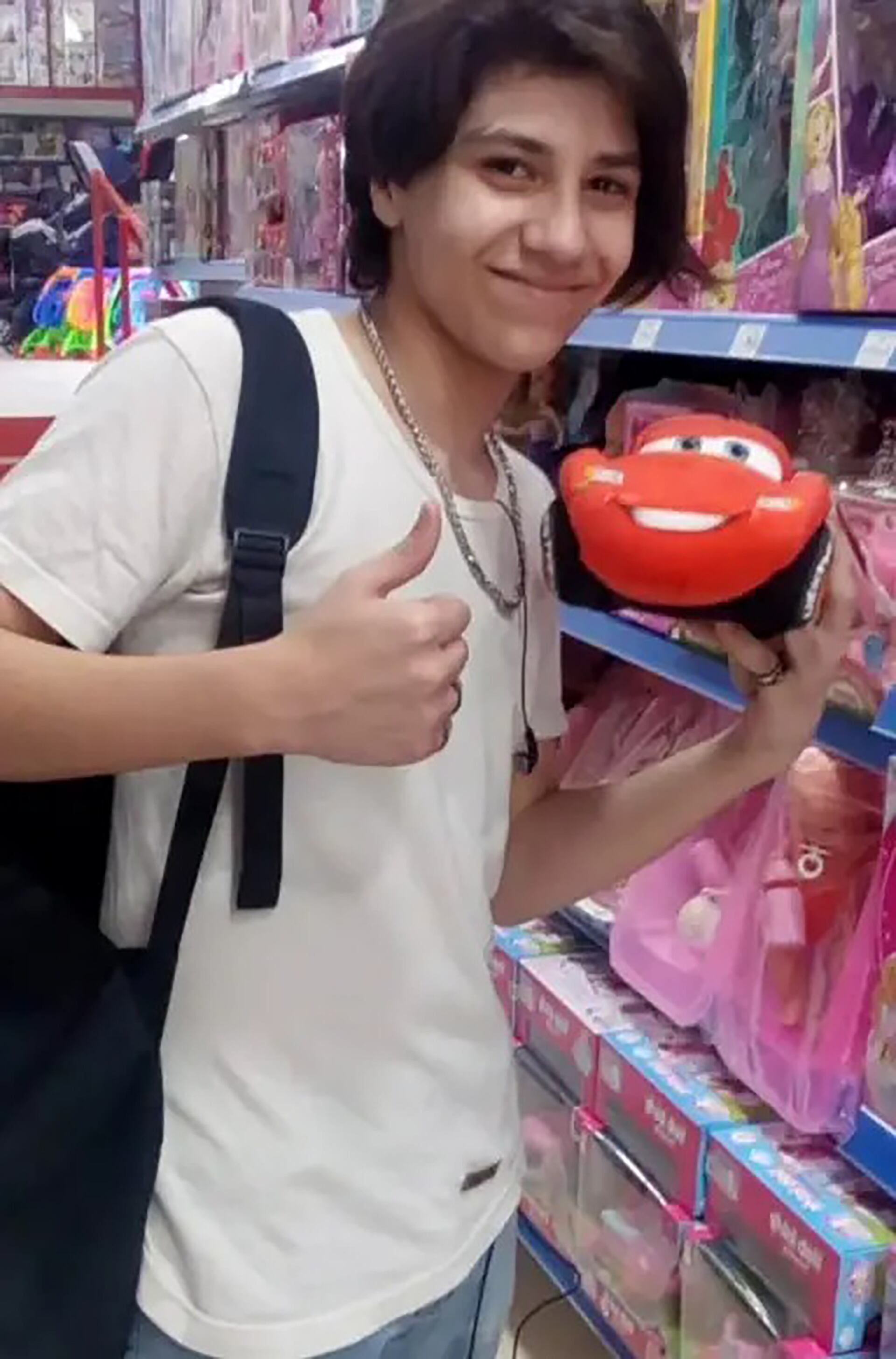 Nicolás Cruz asistió a tres colegios distintos, dos de los cuales eran públicos y uno era una escuela de arte en la ciudad de Buenos Aires