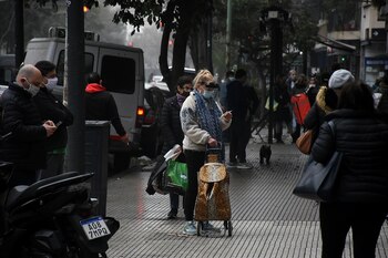 Cuarentena /Comercios - movimiento de gente