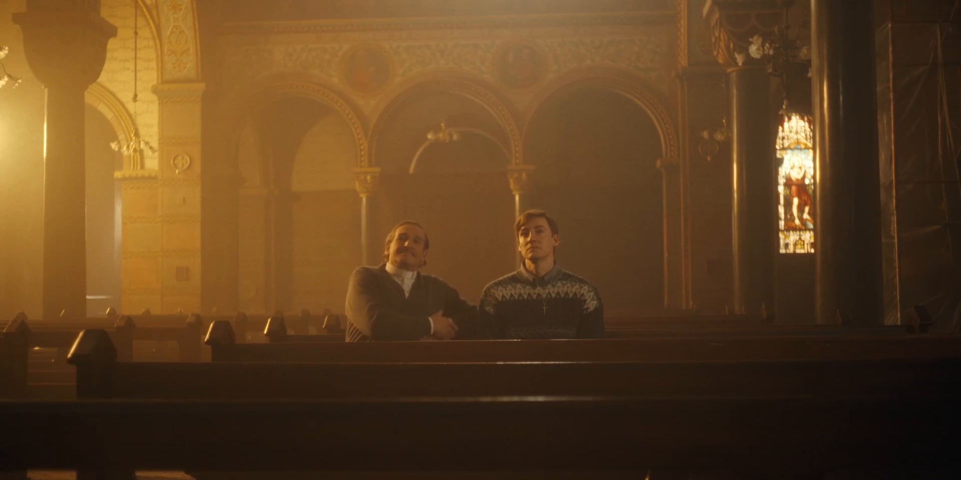 El thriller dramático aborda el peso del fanatismo religioso, el silencio y las mentiras dentro de una familia. (Prime Video)