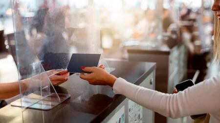 Desde el Gobierno explicaron que los “menos de 6.000″ pasaportes están en todo el mundo, y no hay una zona determinada donde haya más afectados (Télam)