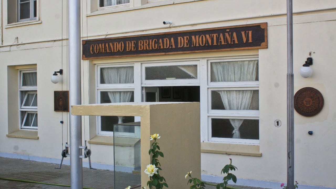 Le cortaron la luz por falta de pago a la sede de la Brigada de Montaña VI, en Neuquén