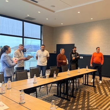 Un salón de reuniones, apto