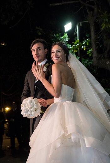 Pampita muestra su anillo