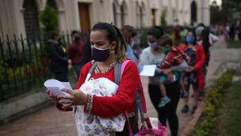 Claudia López assina memorando para