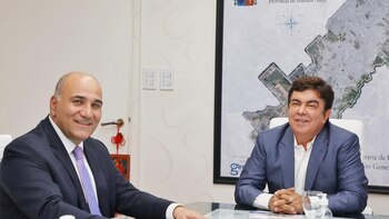 Junto a gobernadores y funcionarios,