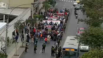 Colectiveros informales bloquearon vías en