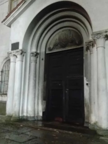 Quisieron calefaccionarse y prendieron fuego a la puerta de una iglesia en Mar del Plata