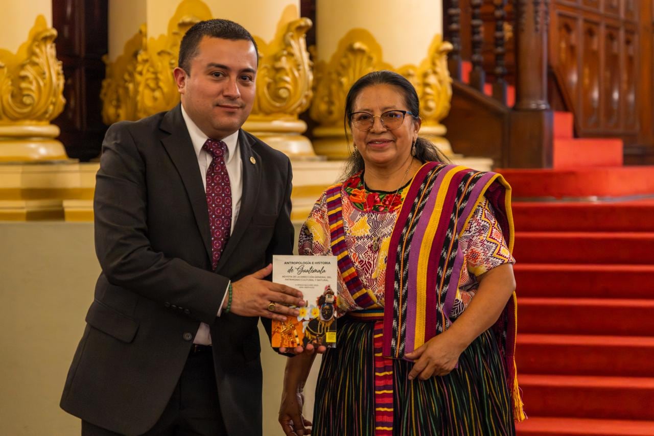 La presentación oficial del nuevo número de la revista Antropología e Historia de Guatemala fortalece la divulgación científica del Ministerio de Cultura y Deportes. (Fotografía: Ministerio de Cultura y Deportes)