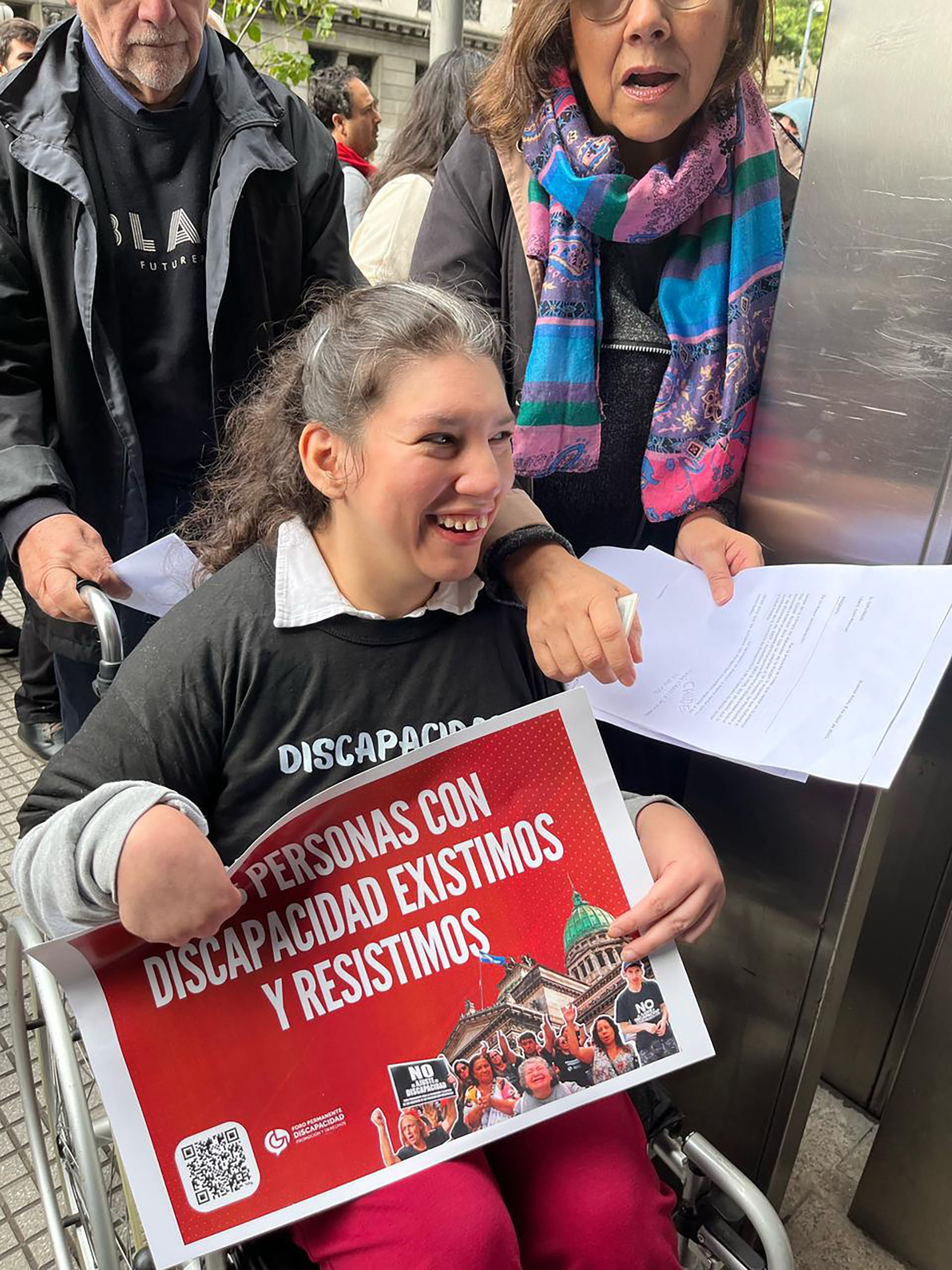 El martes 8 de abril el Foro de Discapacidad entregó notas a los diputados nacionales exigiendo la urgente aprobación del proyecto de ley que declara la Emergencia Nacional en Discapacidad hasta 2027