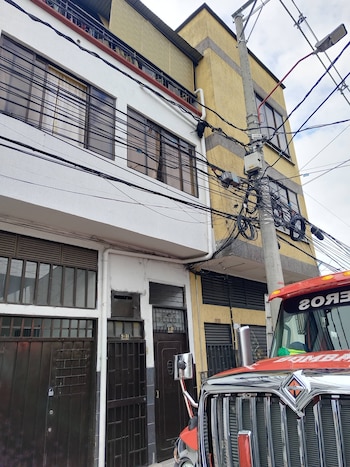 Los bomberos acudieron al lugar, alertados por la comunidad - crédito BOMBEROS OFICIALES ARMENIA QUINDIO / Facebook