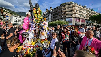 Fanáticos celebraron el 80 cumpleaños de Freddie Mercury