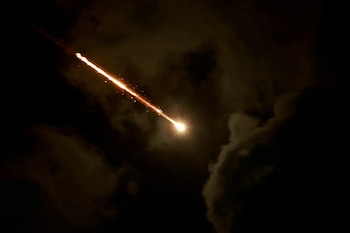 Hezbollah lanzó nuevos ataques contra el norte de Israel “en respuesta a la violación del acuerdo de alto el fuego” (REUTERS)