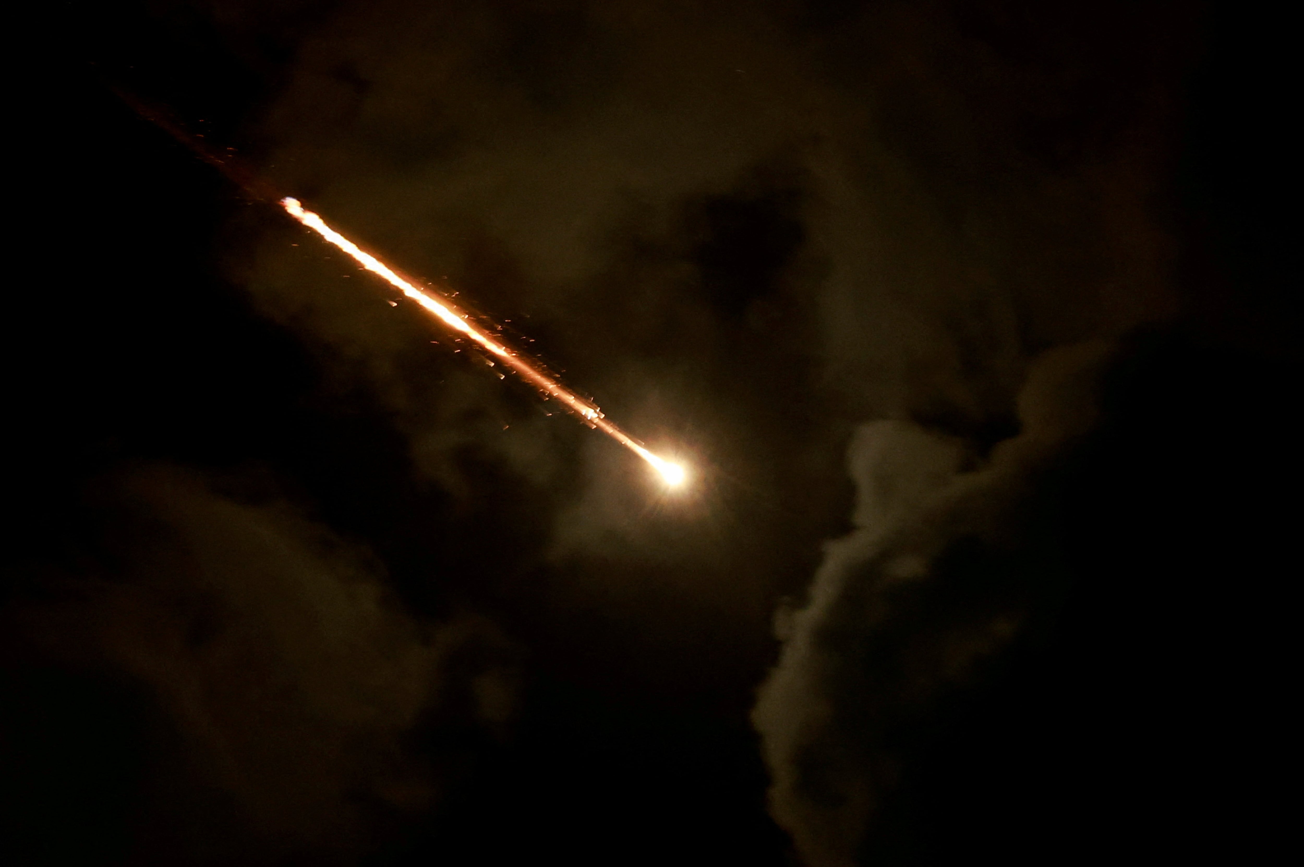 Hezbollah lanzó nuevos ataques contra el norte de Israel “en respuesta a la violación del acuerdo de alto el fuego” (REUTERS)