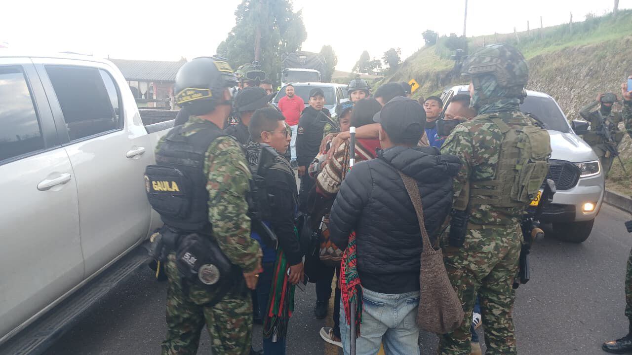 La senadora se reencontró con su familia minutos después de haber sido liberada - crédito Ejército Nacional