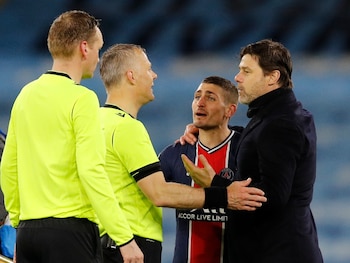 Pochettino y Verratti hablan por última vez con Kuipers luego de la eliminación (Foto: Reuters)