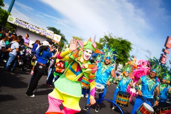 El fervor y la alegría caracterizan cada jornada de las Fiestas Julias, consolidando a Santa Ana como un referente de identidad y fe en el occidente de El Salvador. (Foto cortesía Alcaldía de Santa Ana)