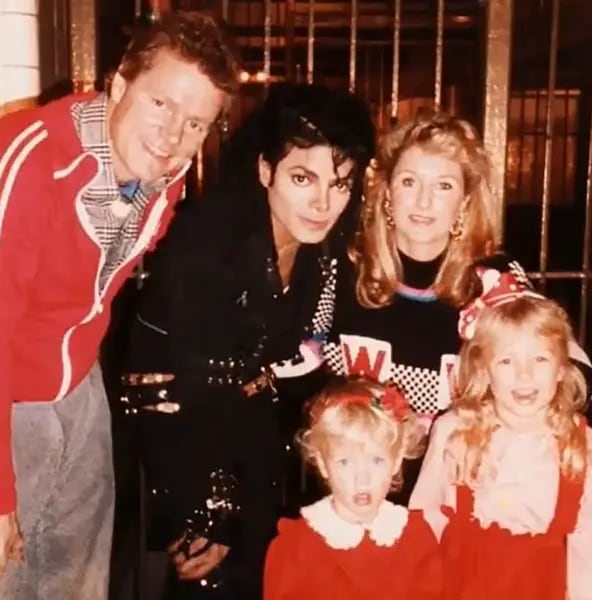 Kathy Hilton y Michael Jackson pactaron que llamarían a sus hijas Paris. (Instagram)