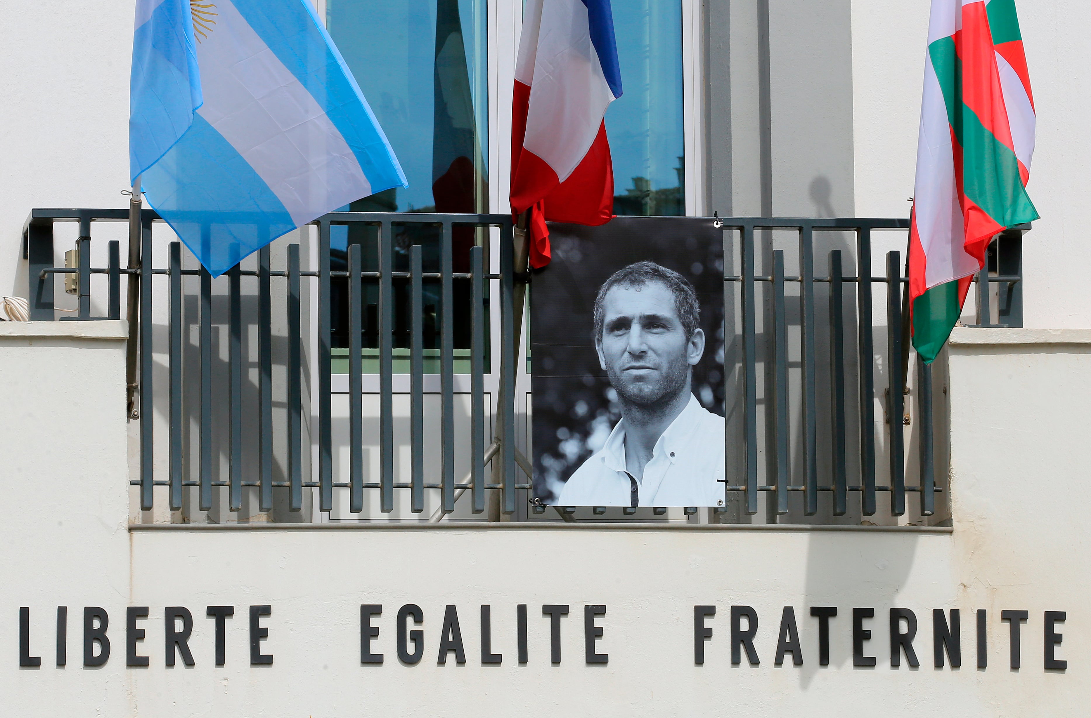 El juicio en París por el crimen de Federico Martín Aramburu busca definir la responsabilidad de cuatro acusados por el ataque ocurrido en el boulevard Saint-Germain. (AP Photo/Bob Edme)