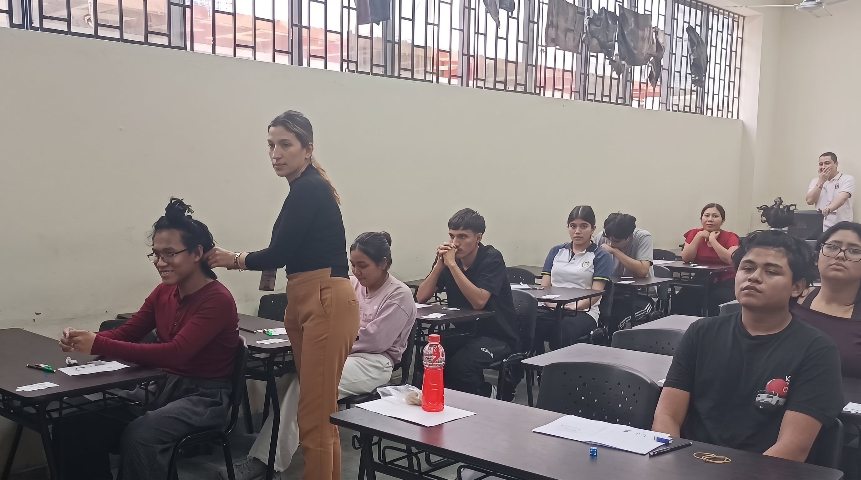 La rectora de la Universidad Nacional Mayor de San Marcos explicó que los controles se realizan en el ingreso a los pabellones y dentro de las aulas. También detalló las restricciones sobre determinadas prendas y accesorios. (Imagen Ilustrativa Infobae)