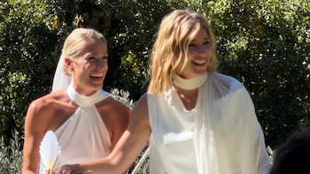 Todos los detalles de la boda de Sandra Barneda y Pascalle Paerel: vestidos ‘made in Spain’, el papel de sus padres y muchos rostros conocidos