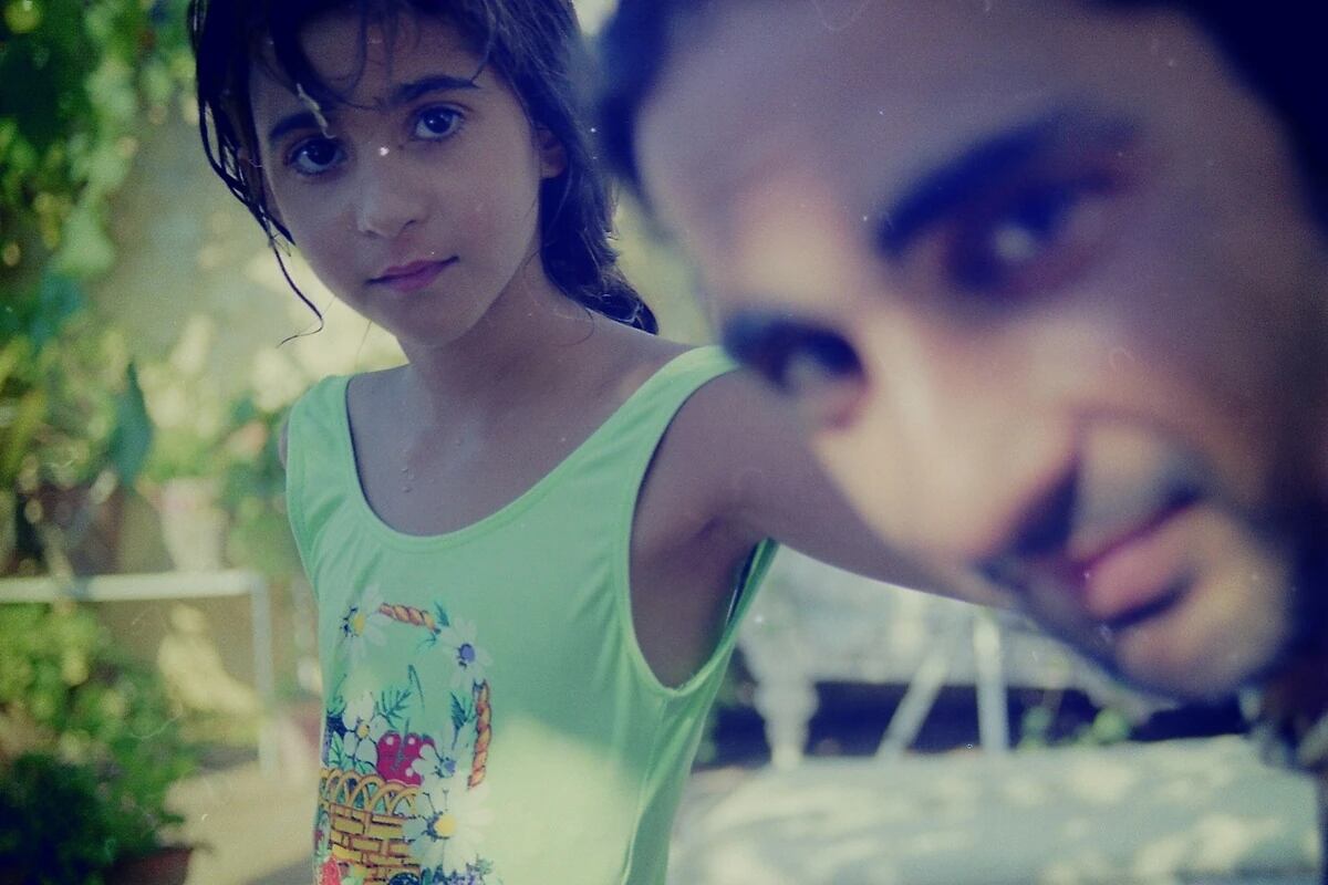 Alba Flores con su padre, Antonio Flores, en