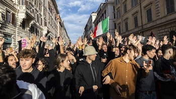 Italia vive su segundo fin de semana consecutivo de protestas multitudinarias del Movimiento 17 de Octubre