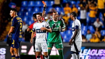 Nahuel Guzmán logra la expulsión más insólita de su carrera en el Tigres vs Whitecaps de la Leagues Cups 2026