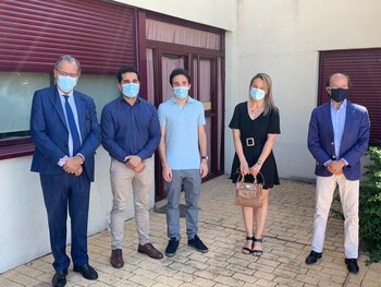 16/07/2020 Franco Salinas, el menor alumno de la EvAU en Madrid, posa junto al consejero de Universidades, Eduardo Sicilia, y su homólogo en Educación, Enrique Ossorio.
POLITICA ESPAÑA EUROPA MADRID AUTONOMÍAS