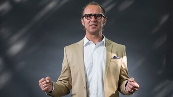 Matthew Qvortrup, autor de una