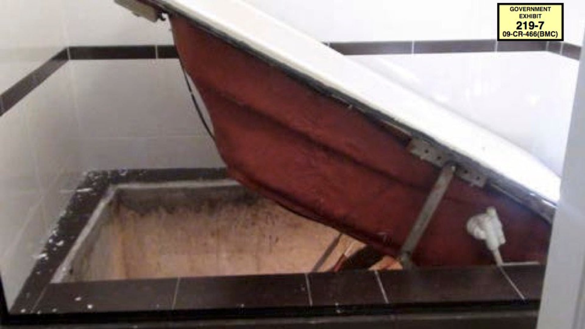 Entrada al túnel en la casa del