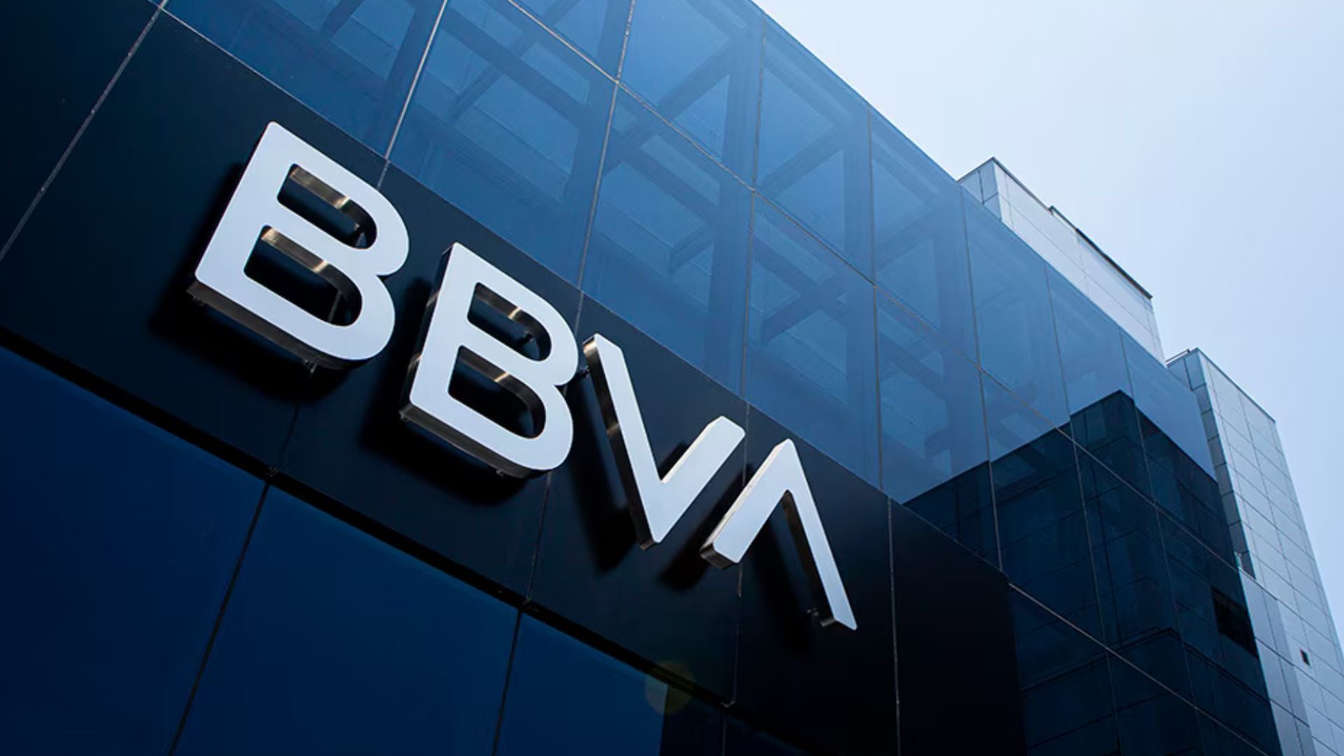 BBVA Research prevé un margen limitado para bajar la tasa de interés en Perú durante 2026 debido a presiones inflacionarias.