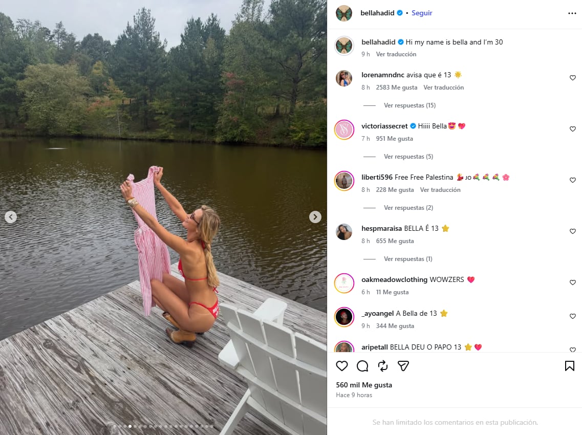 La famosa compartió en sus redes una serie de imágenes de su celebración de 30 años, que incluyó una escapada al campo con amigos, sesiones de cerámica y un bikini rojo con su nueva edad impresa (Instagram/@bellahadid)