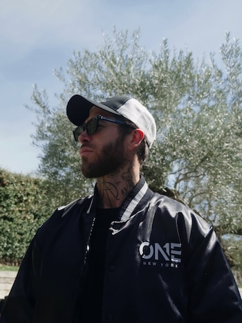 Sergio Ramos con una suderadera de su marca 'One' (Instagram /@sergioramos)