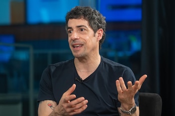 Esteban Lamothe abrió la puerta