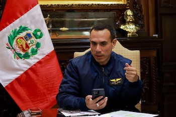 José Jerí saludó a José