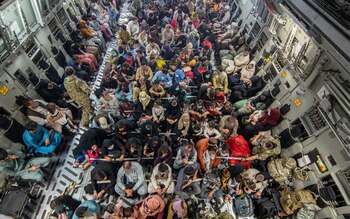 Un vuelo de evacuación desde