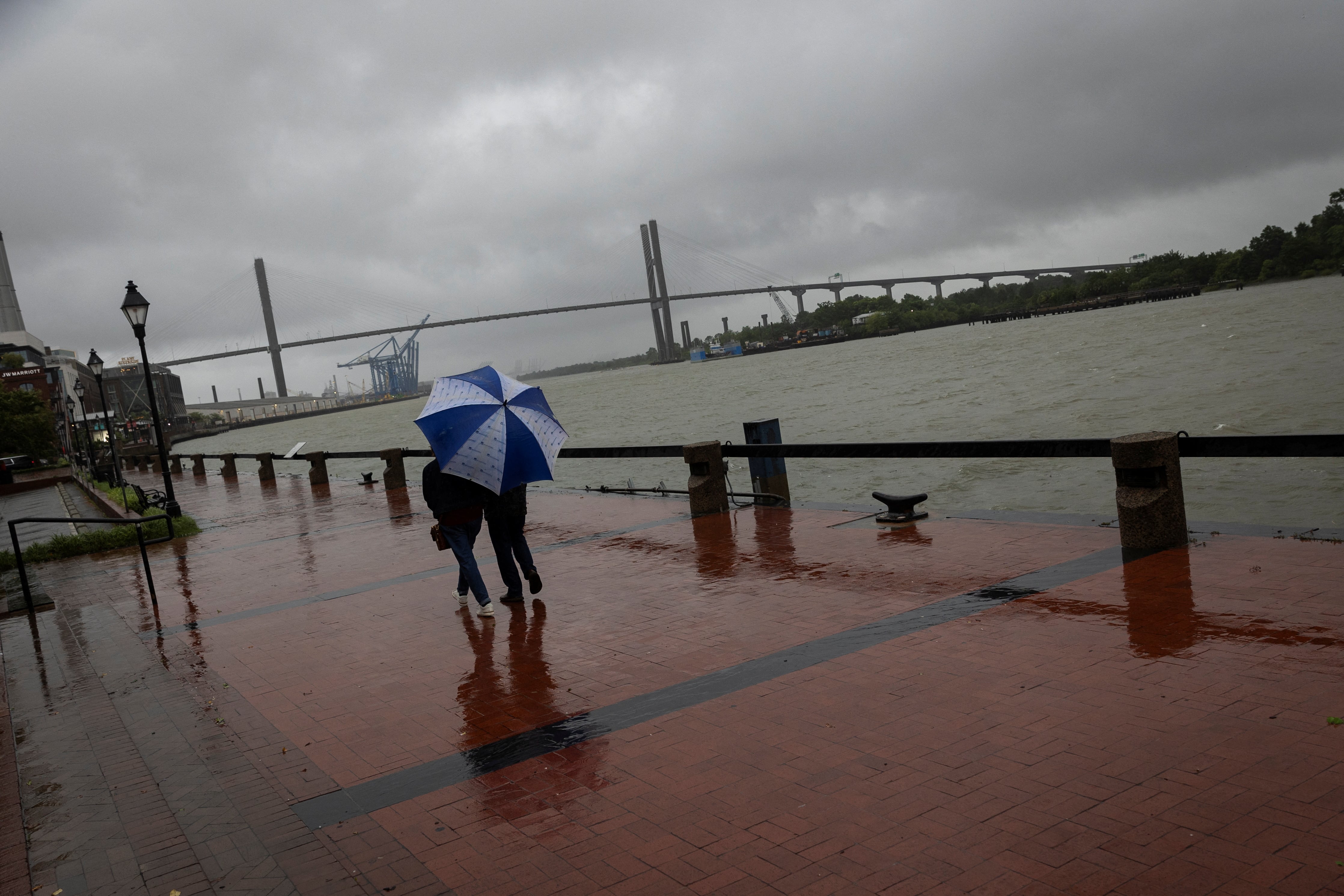 Más de 33 millones de personas permanecen bajo advertencia por lluvias torrenciales y riesgo extremo de inundaciones urbanas y rurales. (REUTERS/Marco Bello/ARCHIVO)
