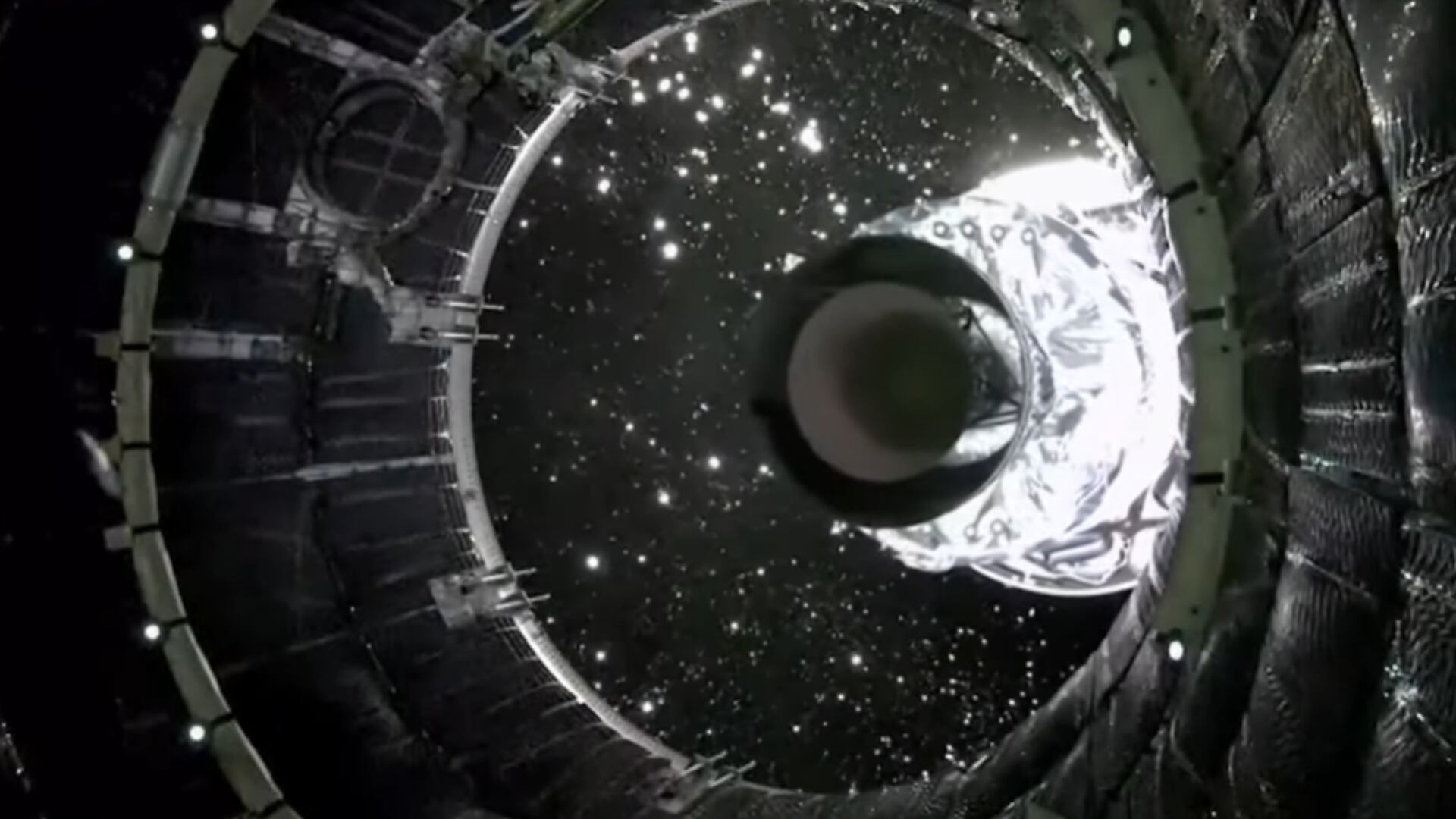 La inyección translunar fue clave para colocar a Orion en una trayectoria de retorno libre hacia la Tierra (NASA)