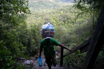 El guyanés Lindon Peter, otro