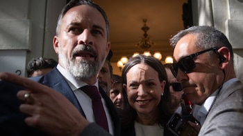 Abascal replica a Ayuso que "prioridad nacional" no es "exclusividad" y la reta a que lo "recurra" ante la Justicia