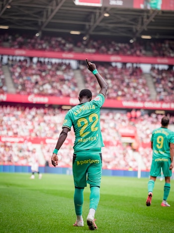 El delantero es uno de los goleadores de la segunda división de España -crédito @yaser_asprilla_10/Instagram