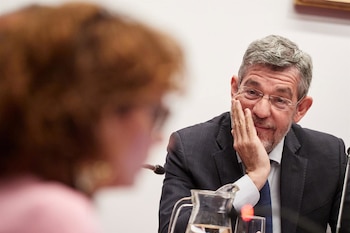 29/04/2026 El exsecretario de Estado de Presupuestos, Alberto Nadal Belda, comparece ante la Comisión de Investigación del Parlamento de Navarra sobre adjudicaciones públicas, a 29 de abril de 2026, en Pamplona, Navarra (España).
POLITICA
Eduardo Sanz - Europa Press