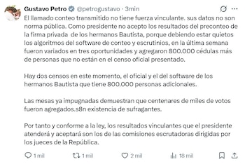 El presidente Gustavo Petro cuestionó la validez del preconteo de votos y sugirió posibles irregularidades en el software electoral - crédito @petrogustavo/X