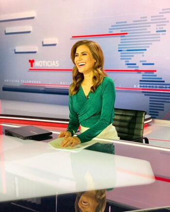 Vanessa Hauc en el estudió