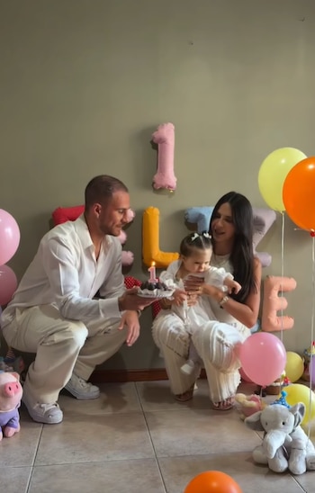 Alexis Mac Allister y Ailén Cova celebran el primer año de su hija Alaia