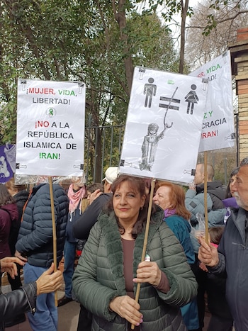 Azar es una mujer iraní