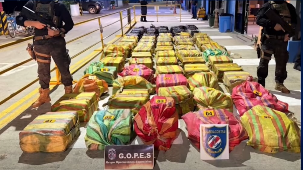 Costa Rica intercepta embarcación con más de dos toneladas de cocaína en el Pacífico sur