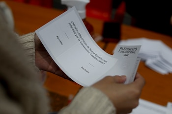 Boleta de votación con las